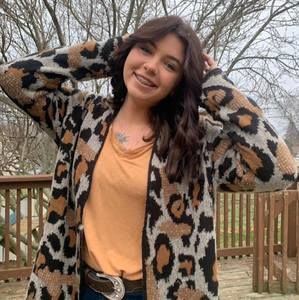 Meet your Posher, Lydia